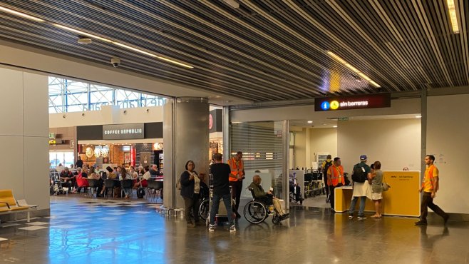 Sin Barreras wheelchair assistance point in the departures hall