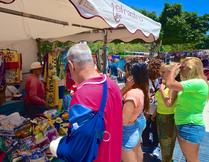 Sonntagsmarkt am Parque Blanco in Santa Catalina