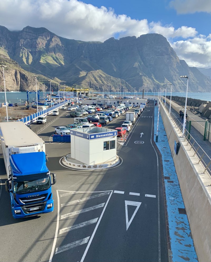 Einfahrt zum Fährhafen Fred Olsen nach Teneriffa