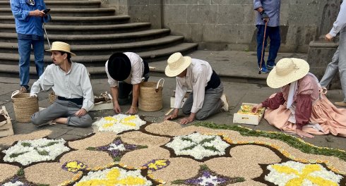 Corpus Christi in Arucas: Fest der Teppiche und Prozessionen