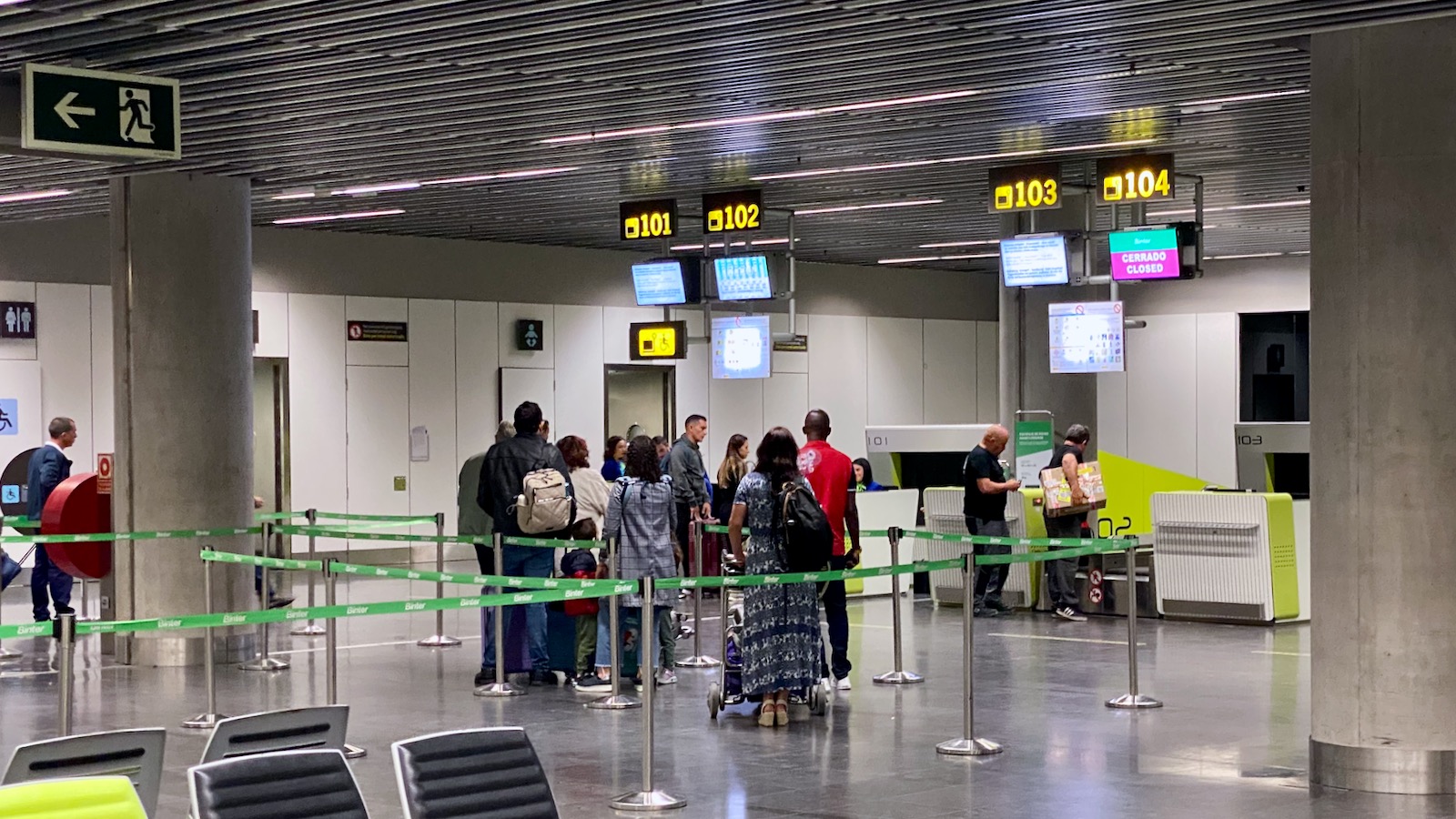 Ferienflugzeug beim Start am Hamburg Airport mit Ziel Gran Canaria