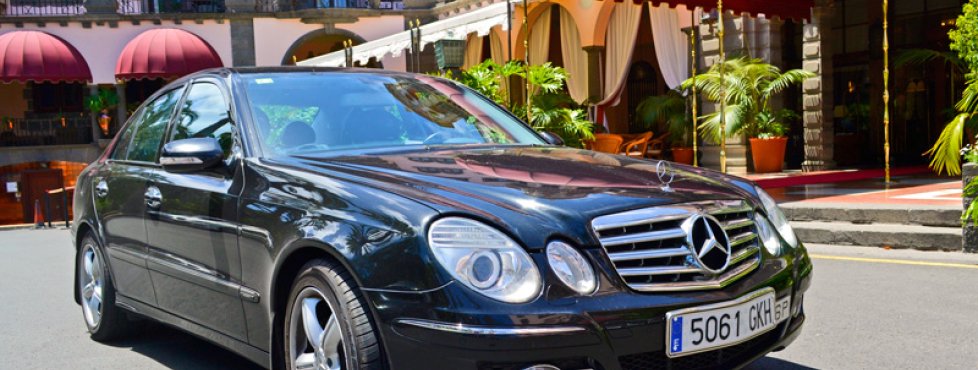 Mercedes V-Klasse Minibus beim Hoteltransfer an der Südküste von Gran Canaria