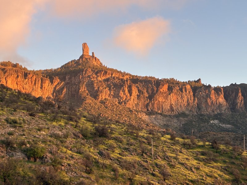 Westseite des Roque Nublo von der GC-60 aus gesehen