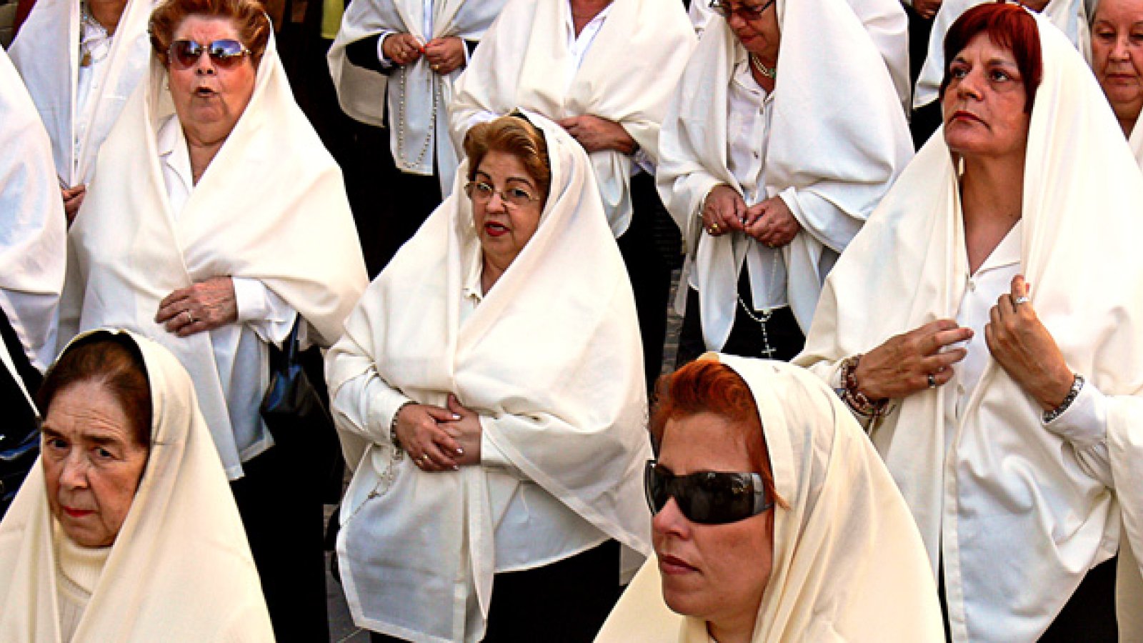 ostern_procession_mantillas1_las_palmas.jpg