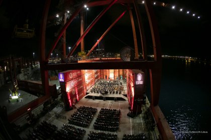 Klassik-Konzert im Containerhafen von Las Palmas